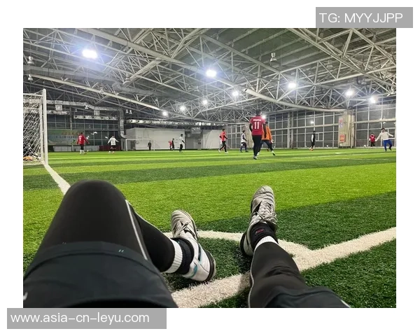 夏季足球运动短袖推荐助你尽享球场激情与舒适体验